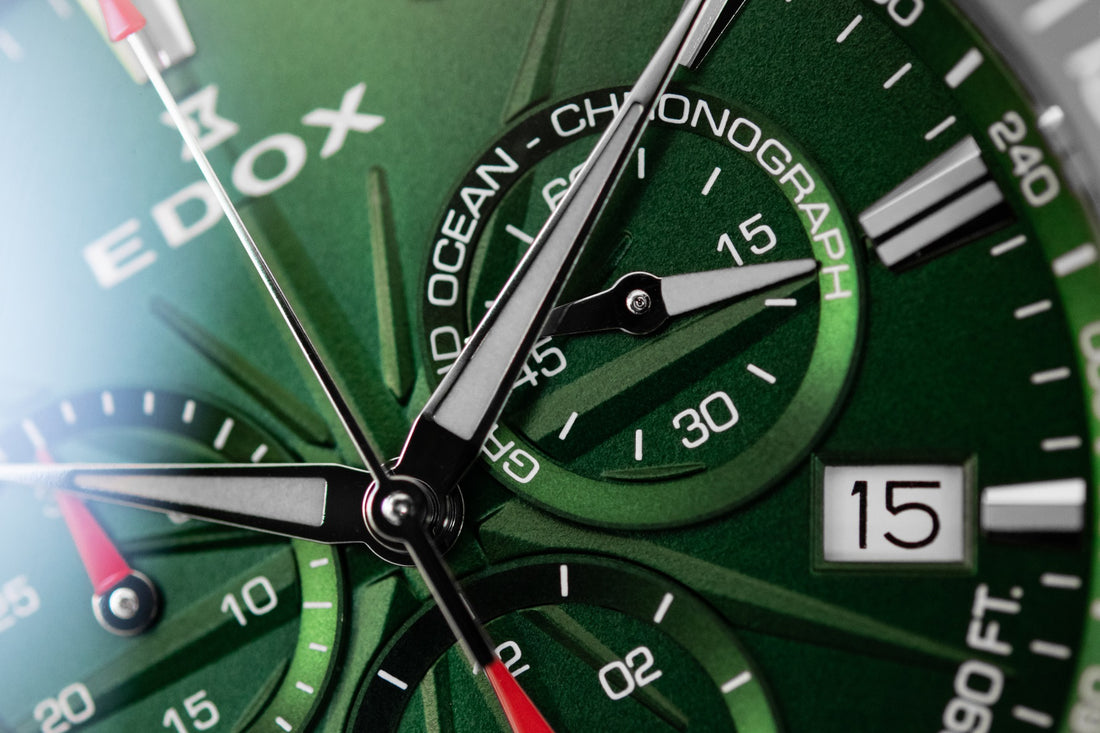 Edox Herenhorloge - Grand Ocean Chronograaf met groene wijzerplaat, zwarte duikring en rubberen band. Swiss Made duikhorloge van 43mm.