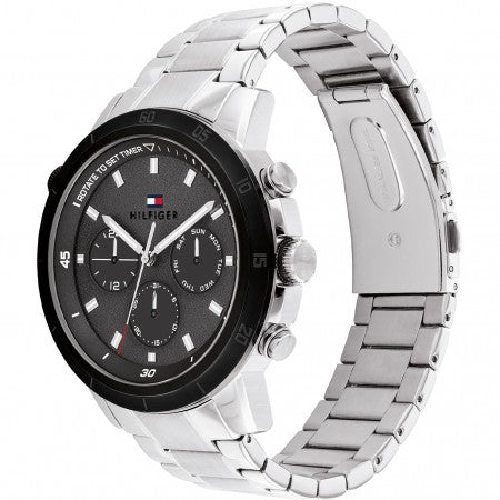 Tommy Hilfiger TH1792106 Troy Herenhorloge 46mm met zilverkleurige roestvrijstalen band en zwarte wijzerplaat met chronograaf in modieus design.
