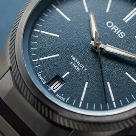 Oris ProPilot X Calibre 400 horloge met blauwe wijzerplaat en datumvenster, 39mm Swiss Made herenhorloge voor dames en heren.