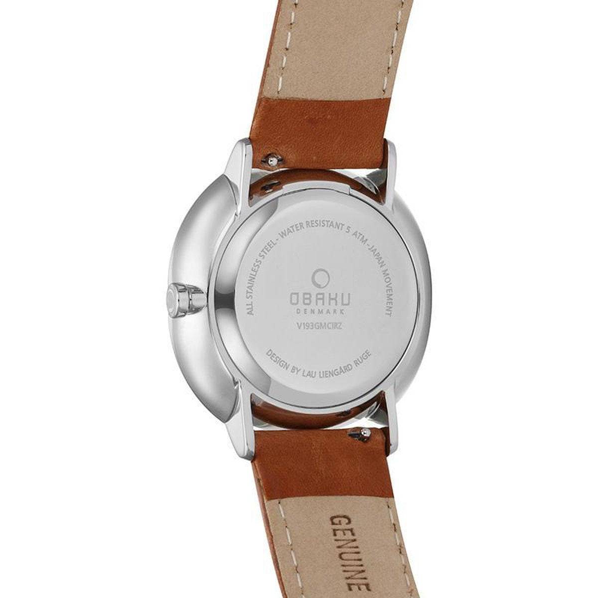 Achterzijde van Obaku Denmark Herenhorloge 44mm V193GM CBRB met roestvrijstalen kast en leren band, toont waterbestendigheid en ontwerpdetails.