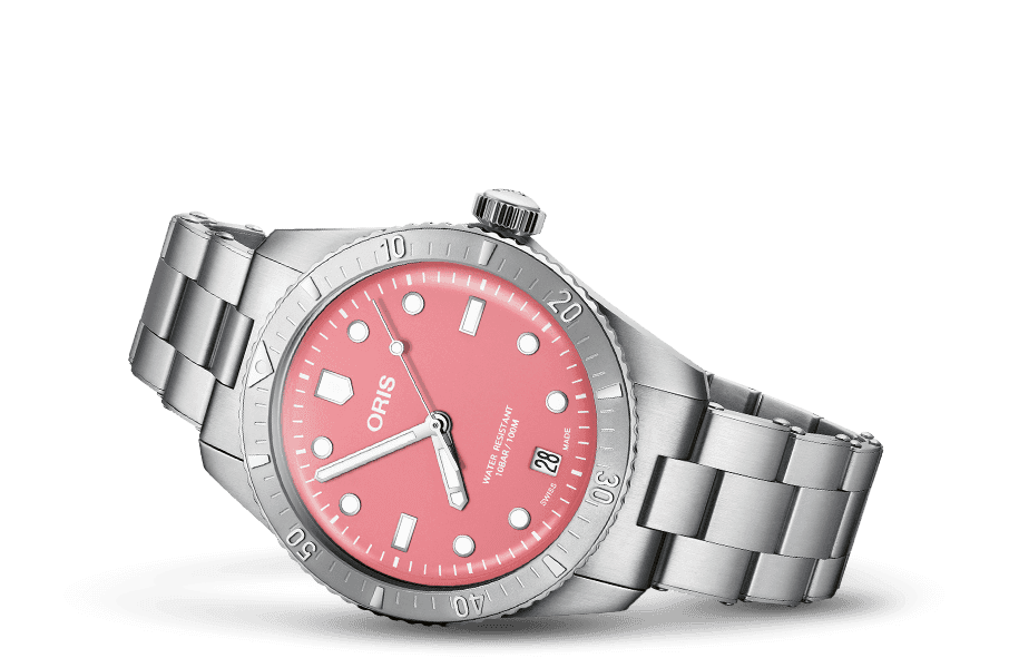 Oris Divers Sixty-Five Cotton Candy Unisex 01 733 7771 4058-07 8 19 18 horloge 38mm met roze wijzerplaat en roestvrijstalen band. Luxe Swiss Made dames- en herenhorloge in retro duikstijl.