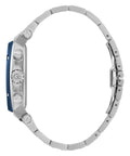 Zijaanzicht van de Gc Herenhorloge 44mm - Tonneau Z18002G5MF met zilverkleurige schakelband en blauwe kast, Swiss Made kwaliteit.