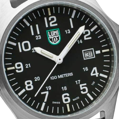 Luminox P-38 GMT Herenhorloge 44mm Serie 9520 met zwarte wijzerplaat, witte cijfers en datumvenster, Swiss Made en waterdicht tot 100 meter.