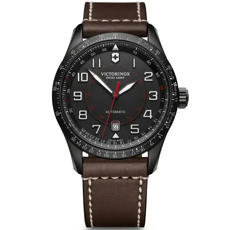 Victorinox AirBoss Mechanical 241821 herenhorloge 42mm met zwart wijzerplaat, rode accenten en bruin lederen band, Swiss Made automatisch uurwerk.