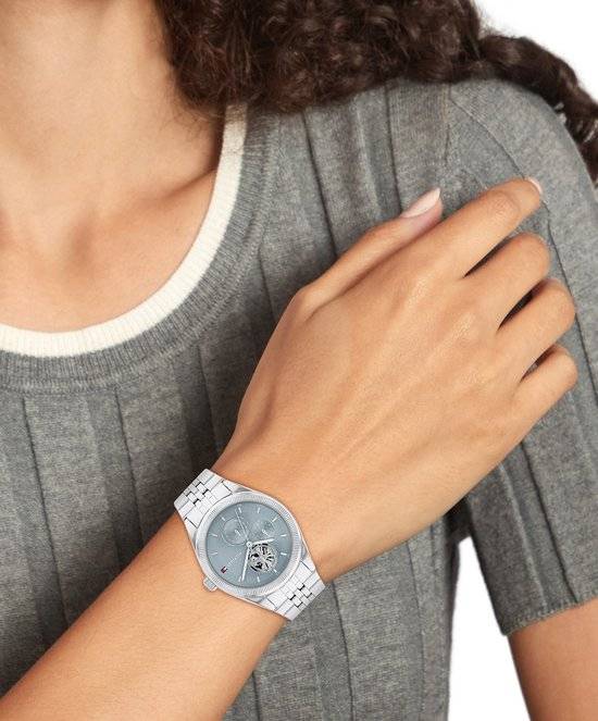 Tommy Hilfiger TH1782714 Monica dameshorloge 38mm met zilverkleurige schakelband en lichtblauwe wijzerplaat, stijlvol en duurzaam ontwerp.