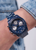 Guess Horloge GW0750L1 - Stijlvol Indigoblauw 38mm dames horloge met denimlook roestvrijstalen band en drie subdials. Perfect voor casual outfits.
