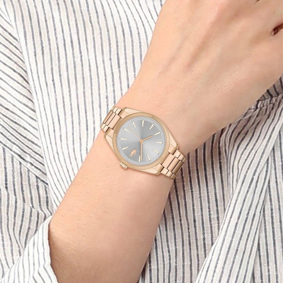 Lacoste dameshorloge LC2001242 in roségoud met 36mm kast en zilverkleurige wijzerplaat, elegant accessoire voor elke gelegenheid.