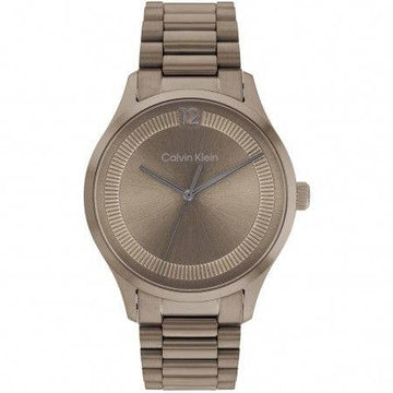 Calvin Klein Iconic CK25200228 Horloge 40mm met metalen schakelband en minimalistische bruine wijzerplaat. Swiss Made heren horloge voor dagelijks gebruik.