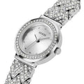 Guess Treasure dameshorloge 28mm met zilverkleurige wijzerplaat, kristallen bezel en slanke armband. Waterdicht tot 3ATM, elegant en stijlvol.