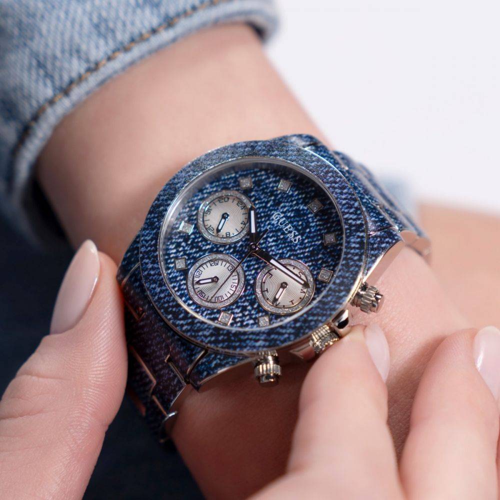 Guess Horloge GW0750L1 - Stijlvol indigoblauw dameshorloge van 38mm met denimlook wijzerplaat en RVS band. Perfect voor modebewuste vrouwen.