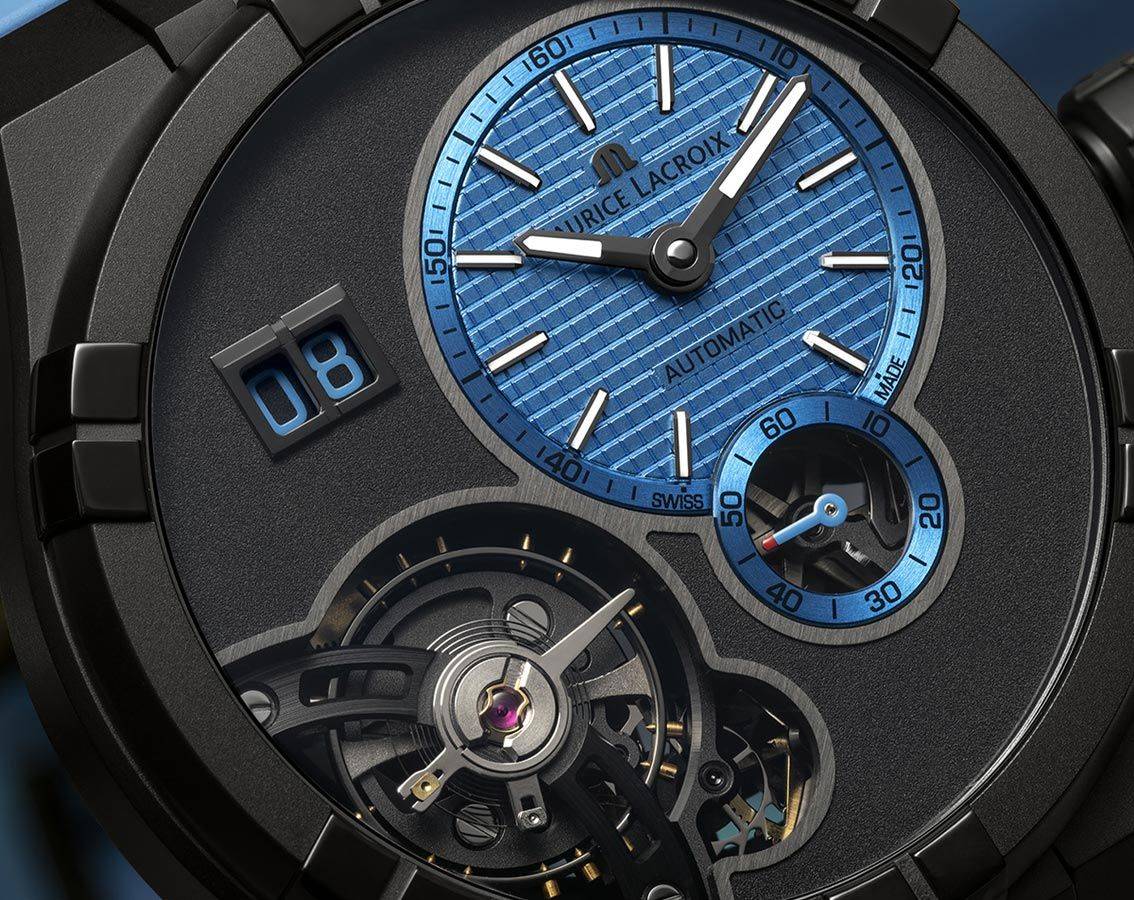 Maurice Lacroix Aikon klok 45mm kopen met blauwe wijzerplaat, opengewerkte tourbillon en groot datavenster, luxe herenhorloge Swiss Made.