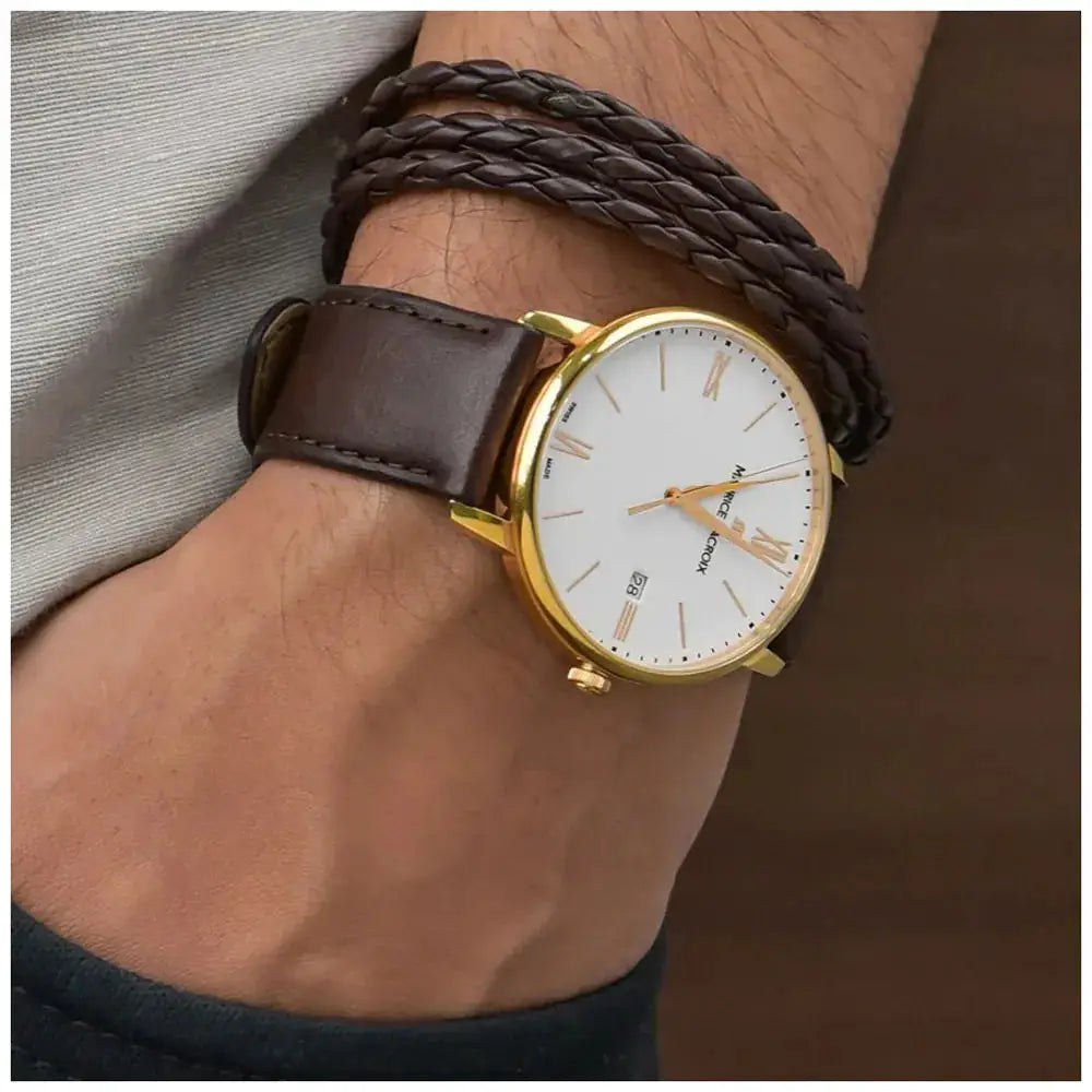 Maurice Lacroix Eliros EL1118-PVP01-112-1 herenhorloge 40mm met goudkleurige kast, witte wijzerplaat en bruine leren band, gedragen om de pols.