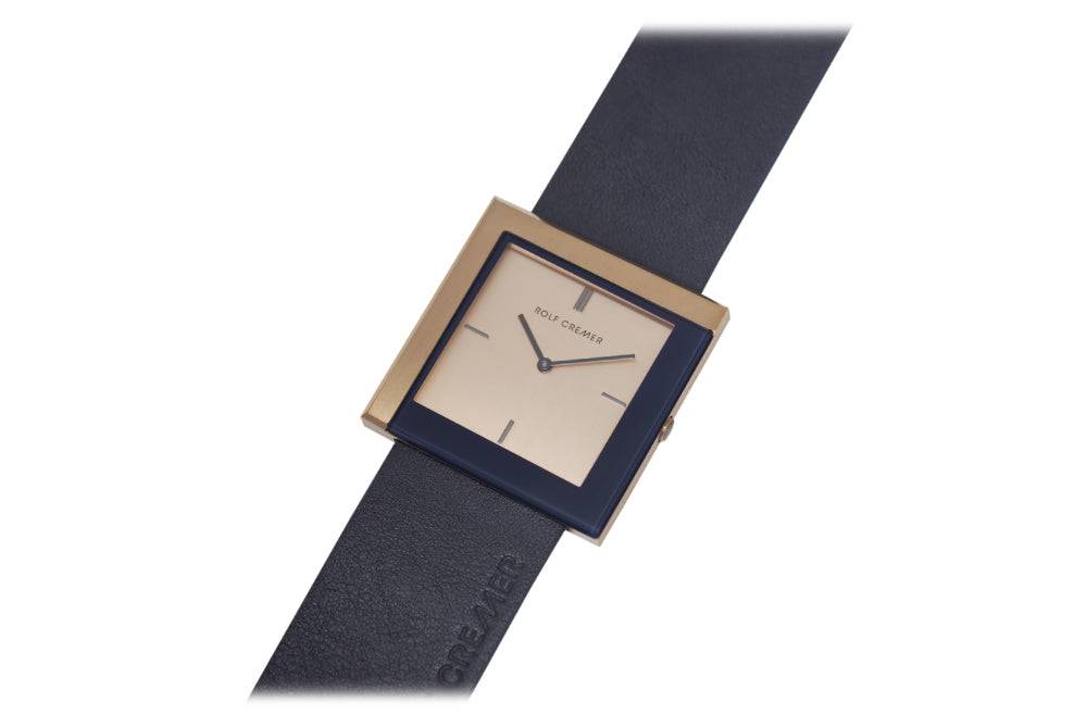 Rolf Cremer FLASH Horloge met vierkante 36mm kast in goud en zwart design, heren horloge met minimalistische wijzerplaat en leren band.