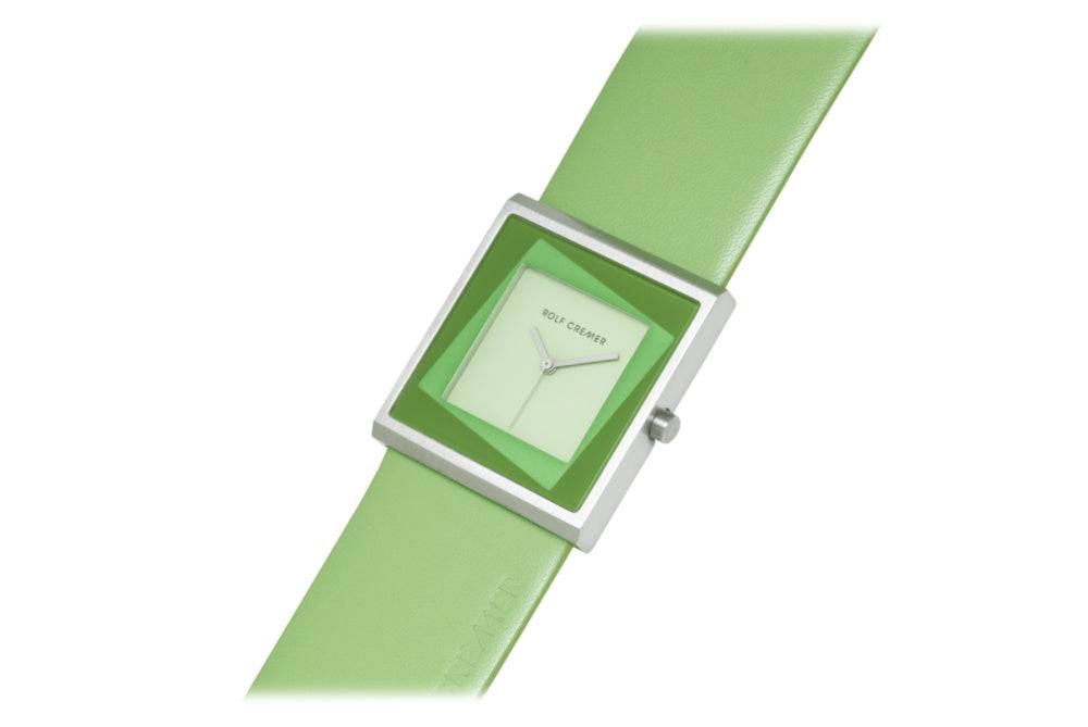 Rolf Cremer dameshorloge Yess 507204 met vierkante 34mm kast en groene leren band. Elegant ontwerp voor modebewuste dames.