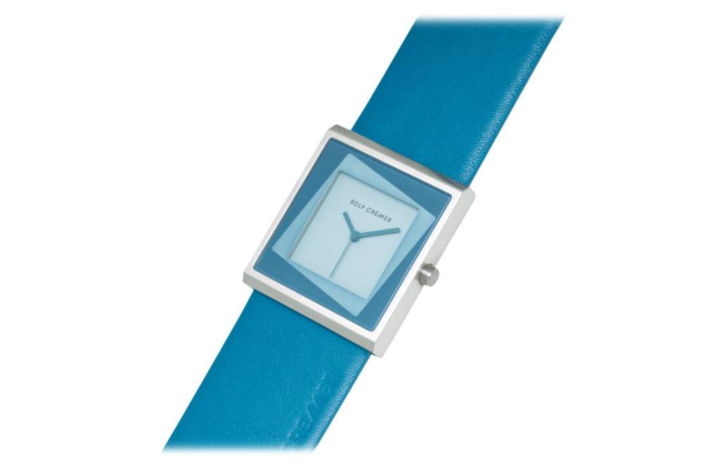 Rolf Cremer Yess dameshorloge 34mm met vierkante blauwe wijzerplaat en blauwe leren band. Stijlvol accessoire voor moderne vrouwen.