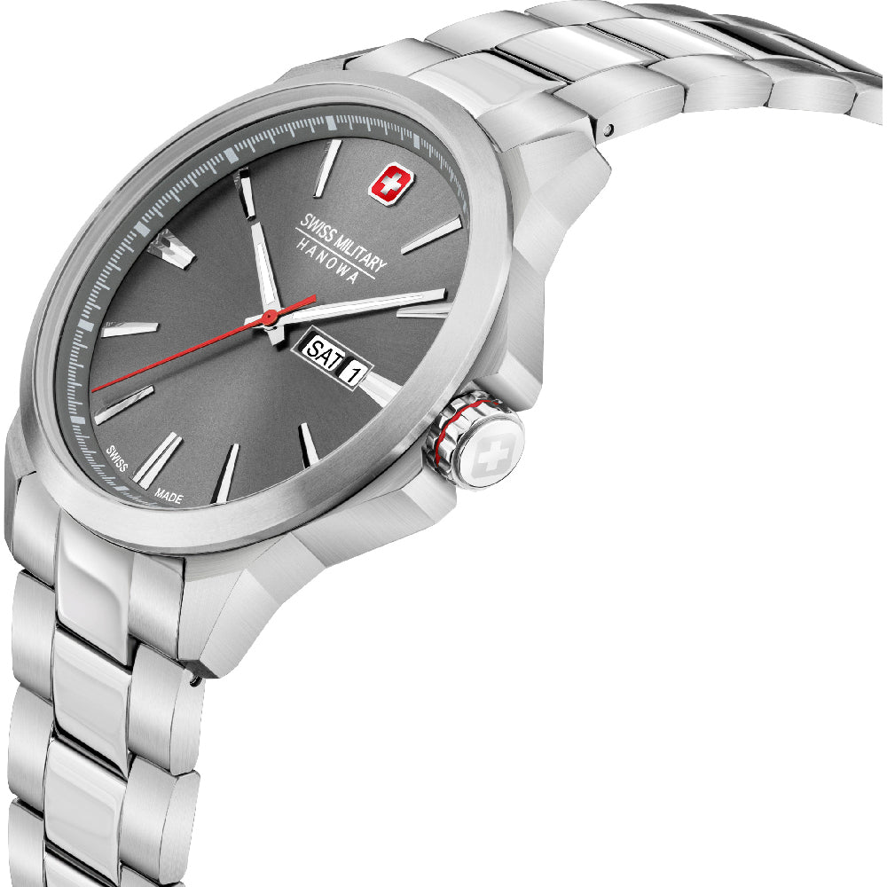 Swiss Military Hanowa - Zwitserse Horloge 42mm met grijze wijzerplaat, dag- en datumaanduiding en roestvrijstalen band. Ideaal herenhorloge voor dagelijks gebruik.