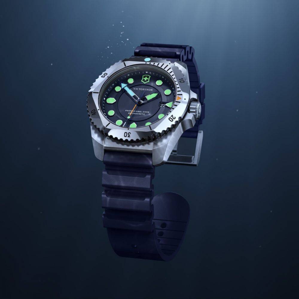 Victorinox Dive Pro 241991 Herenhorloge 43mm met blauwe wijzerplaat en siliconen band, ideaal voor duiken en dagelijks gebruik.